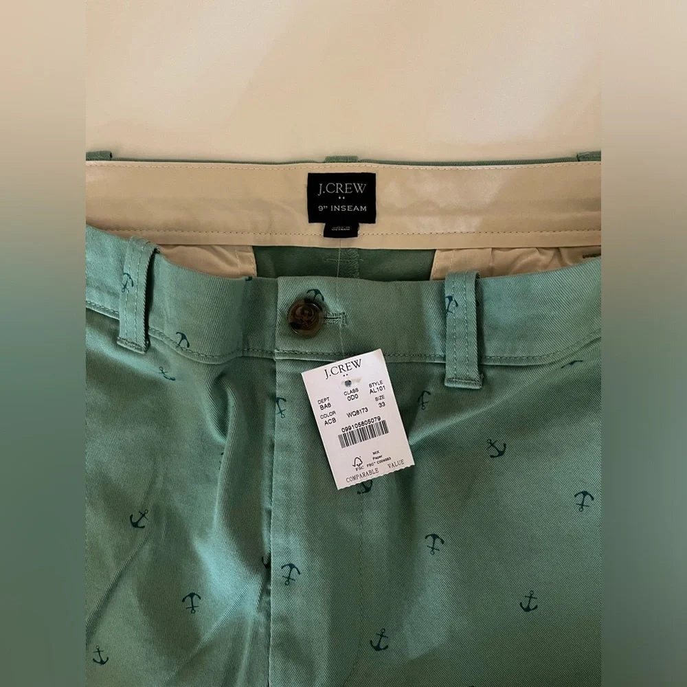 - NWT J Crew Men’s nautical themed shorts, flat front 9” inseam size 33 green